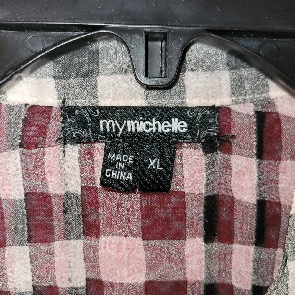 Women's My Michelle Sheer Top - Picture 5 of 7